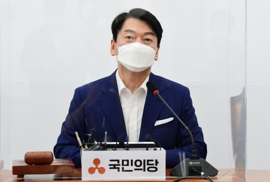 안철수 국민의당 대표가 26일 국회에서 열린 최고위원회의에서 발언하고 있다. 연합뉴스